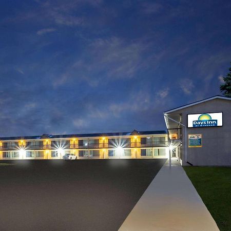 Days Inn By Wyndham Birch Run Esterno foto