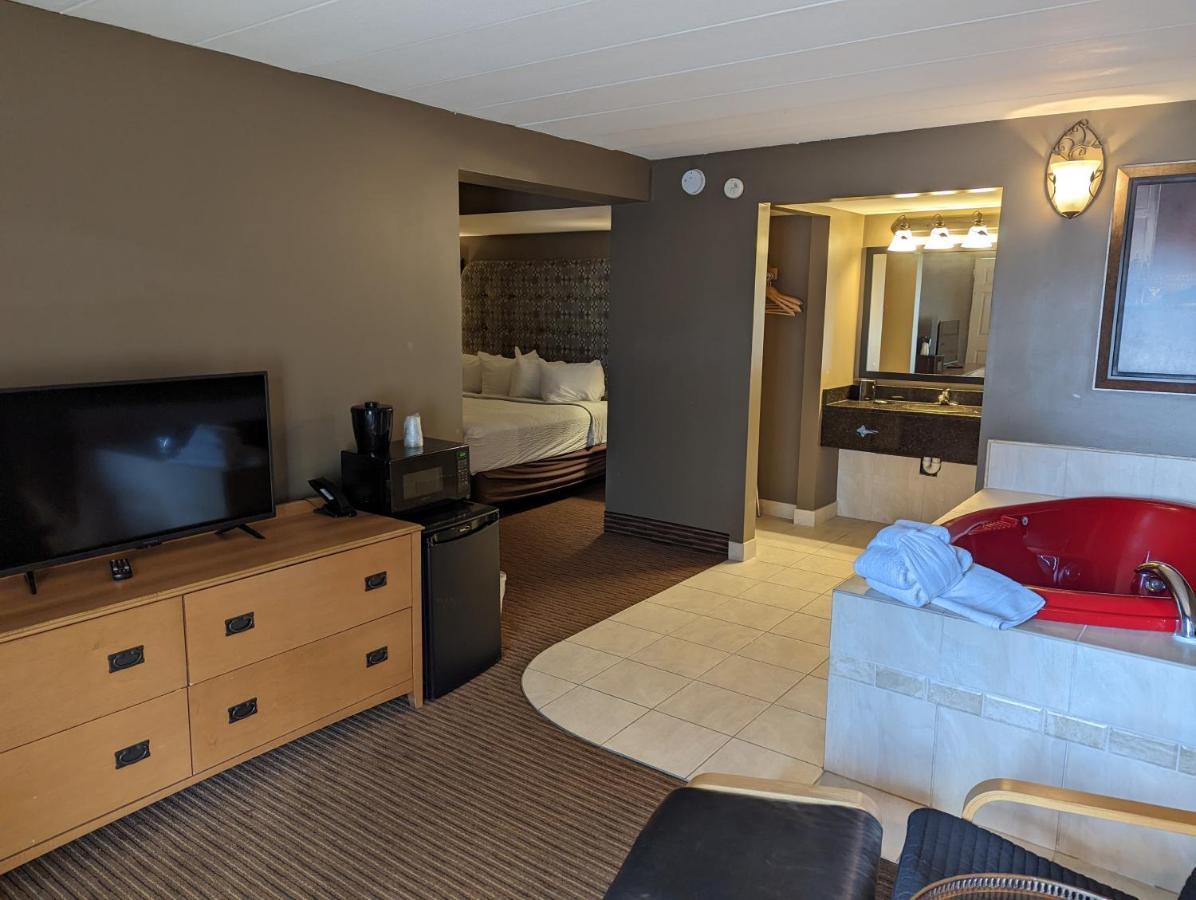 Days Inn By Wyndham Birch Run Esterno foto