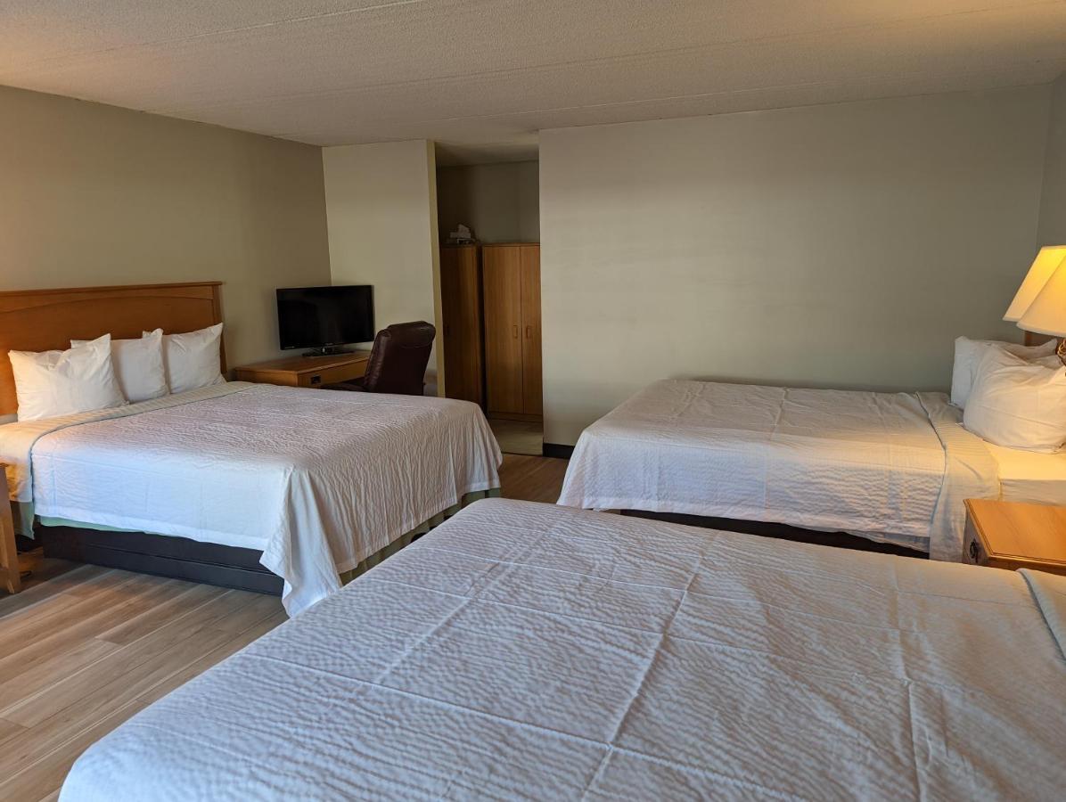 Days Inn By Wyndham Birch Run Esterno foto