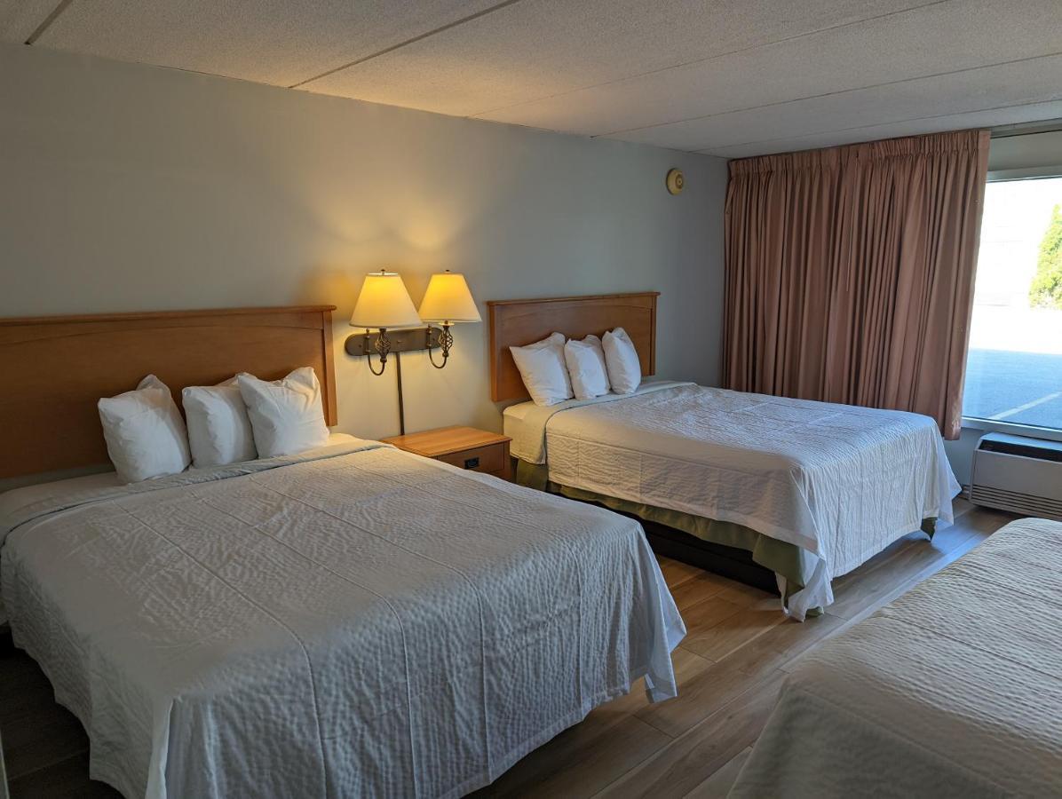 Days Inn By Wyndham Birch Run Esterno foto