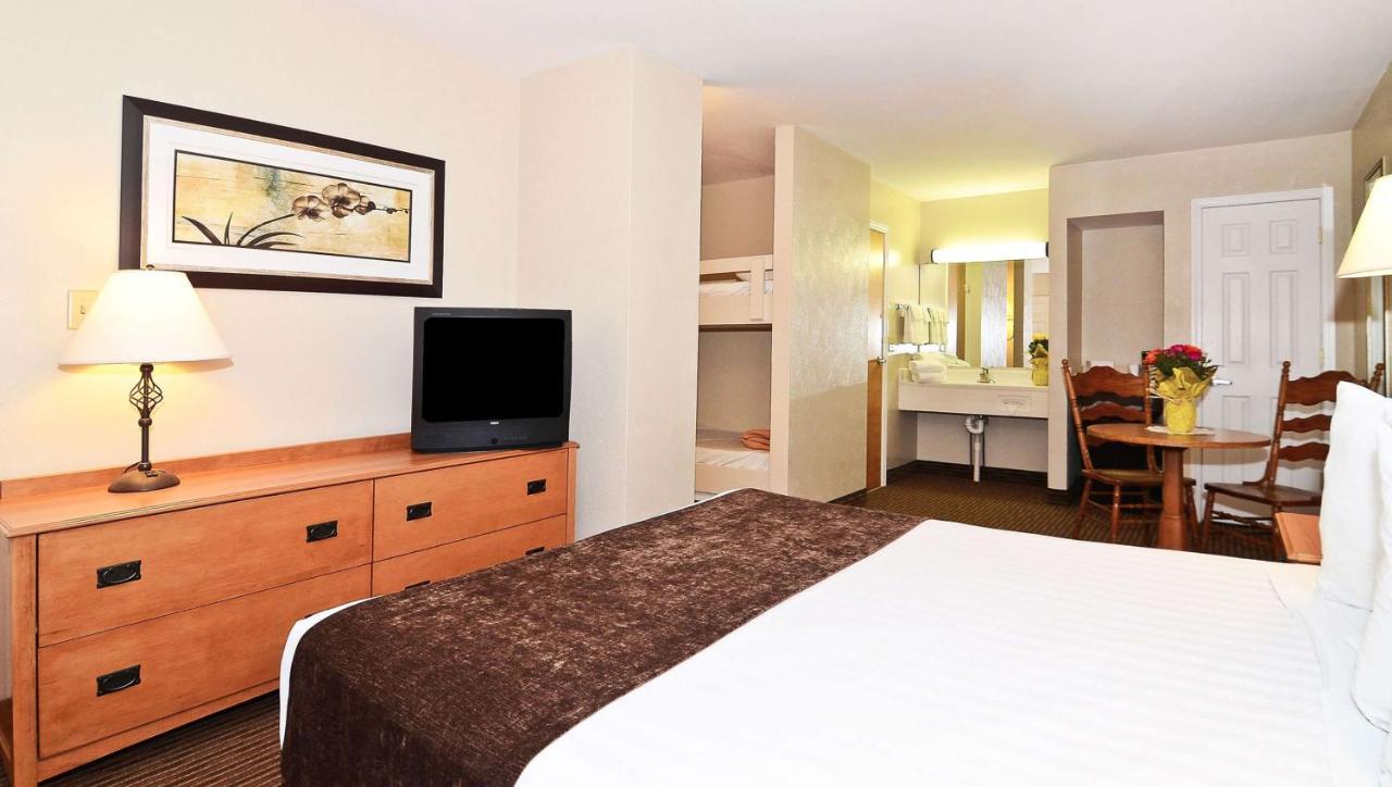 Days Inn By Wyndham Birch Run Esterno foto