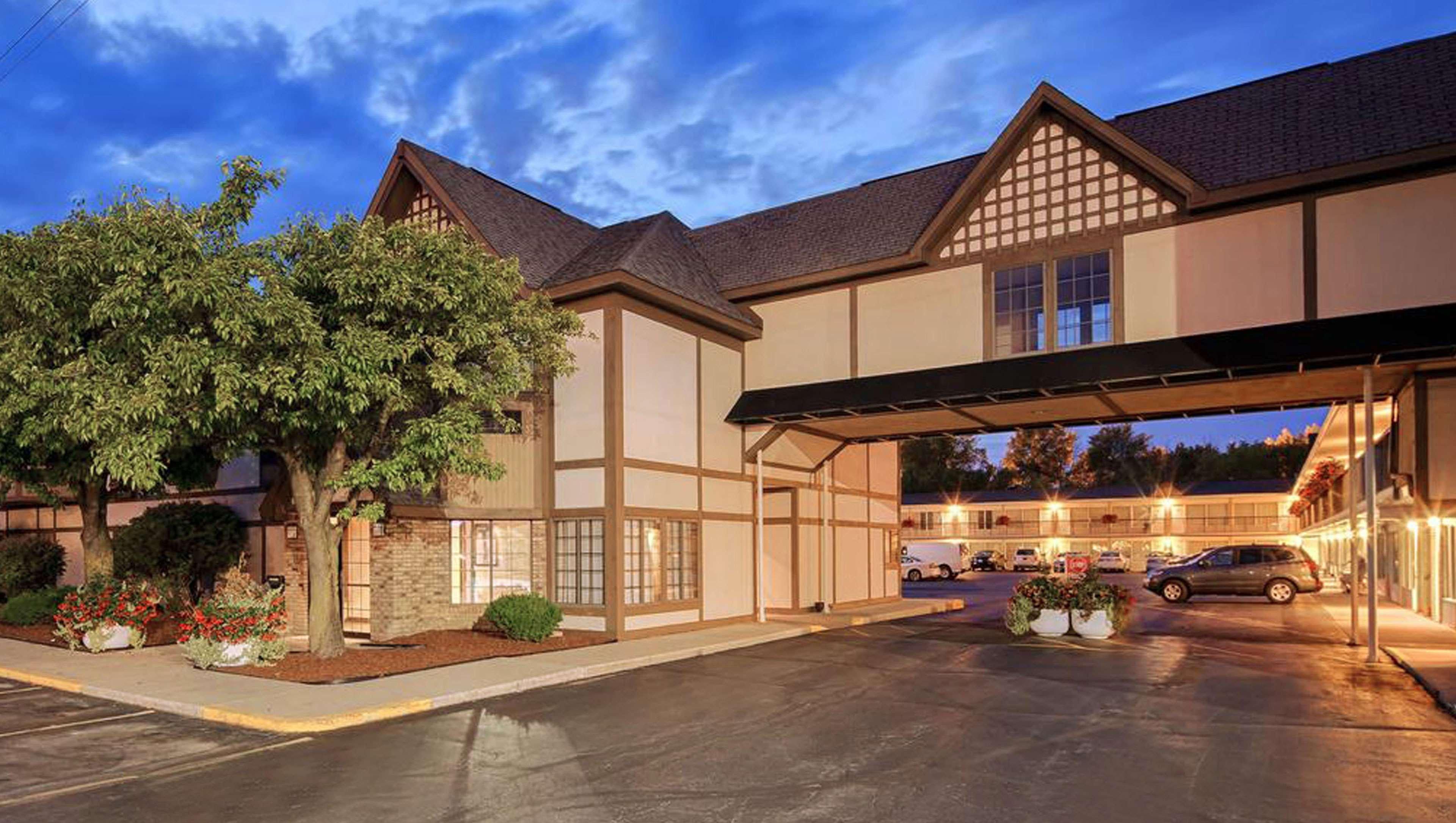 Days Inn By Wyndham Birch Run Esterno foto