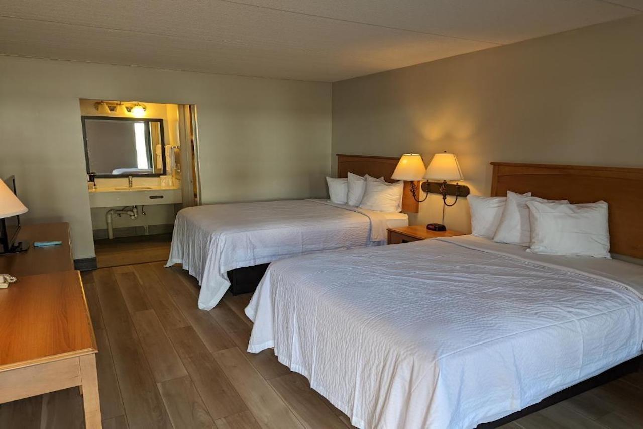Days Inn By Wyndham Birch Run Esterno foto
