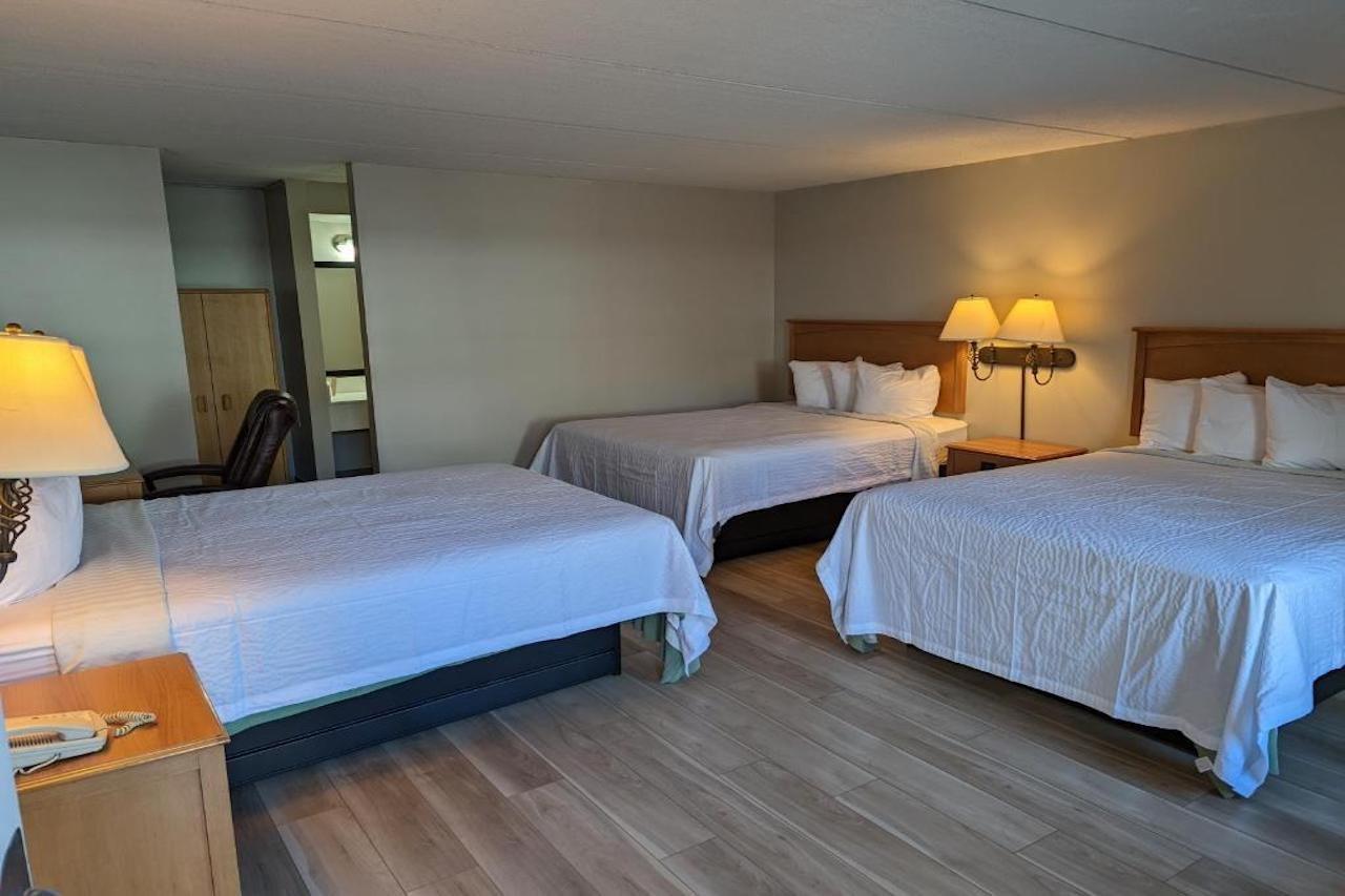 Days Inn By Wyndham Birch Run Esterno foto
