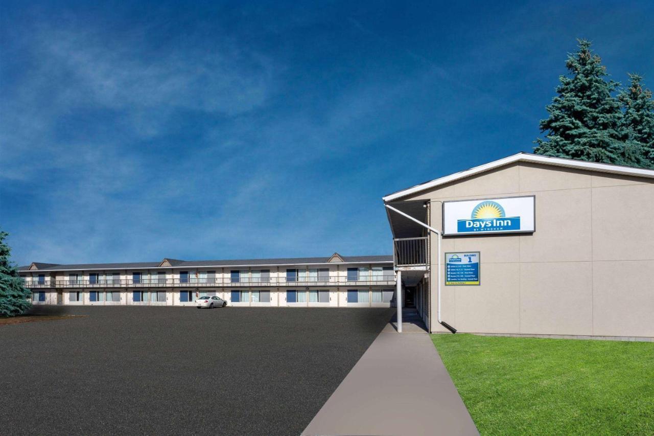 Days Inn By Wyndham Birch Run Esterno foto