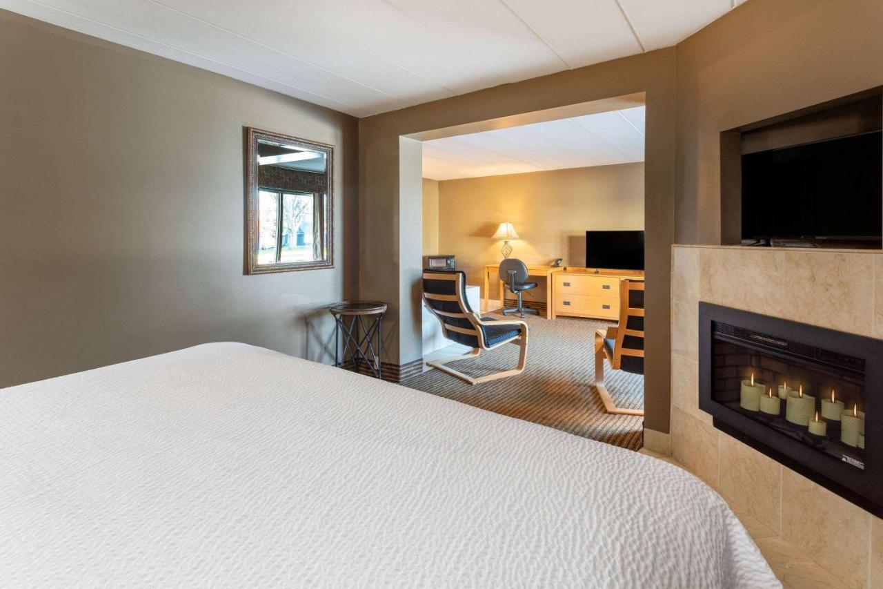 Days Inn By Wyndham Birch Run Esterno foto