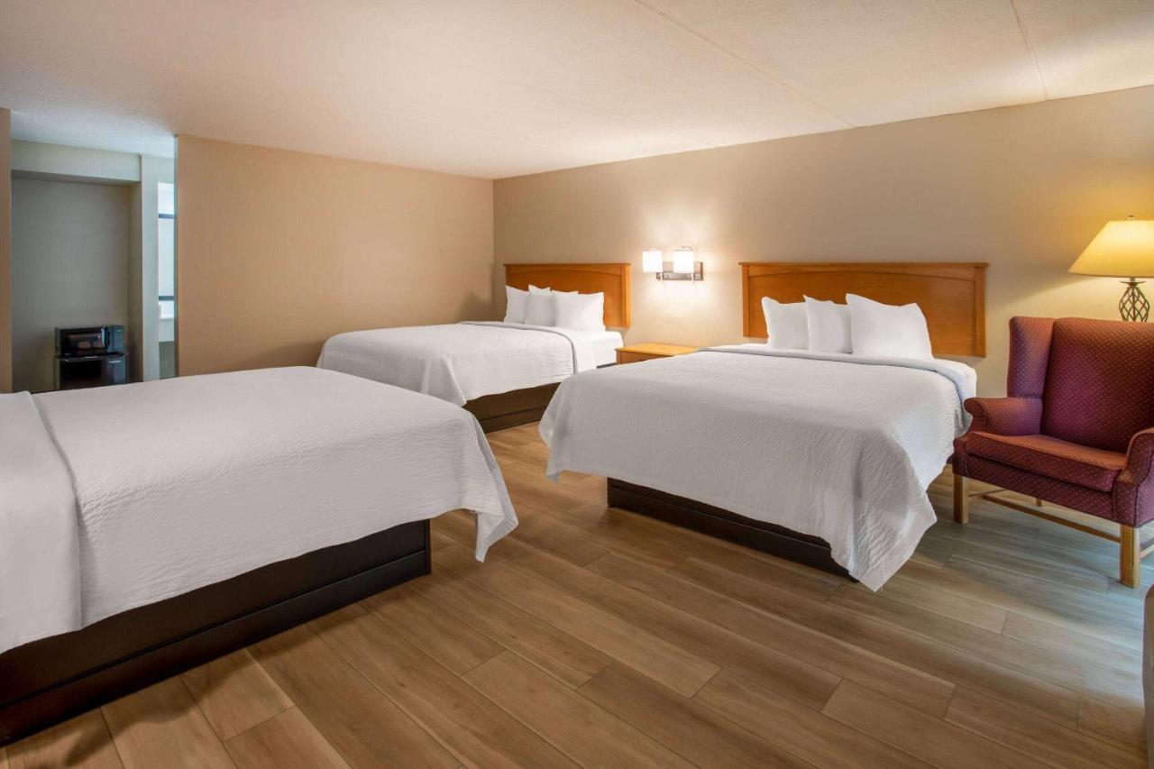 Days Inn By Wyndham Birch Run Esterno foto