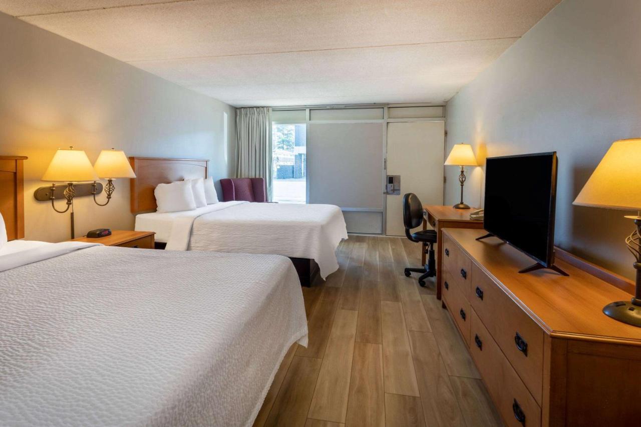 Days Inn By Wyndham Birch Run Esterno foto