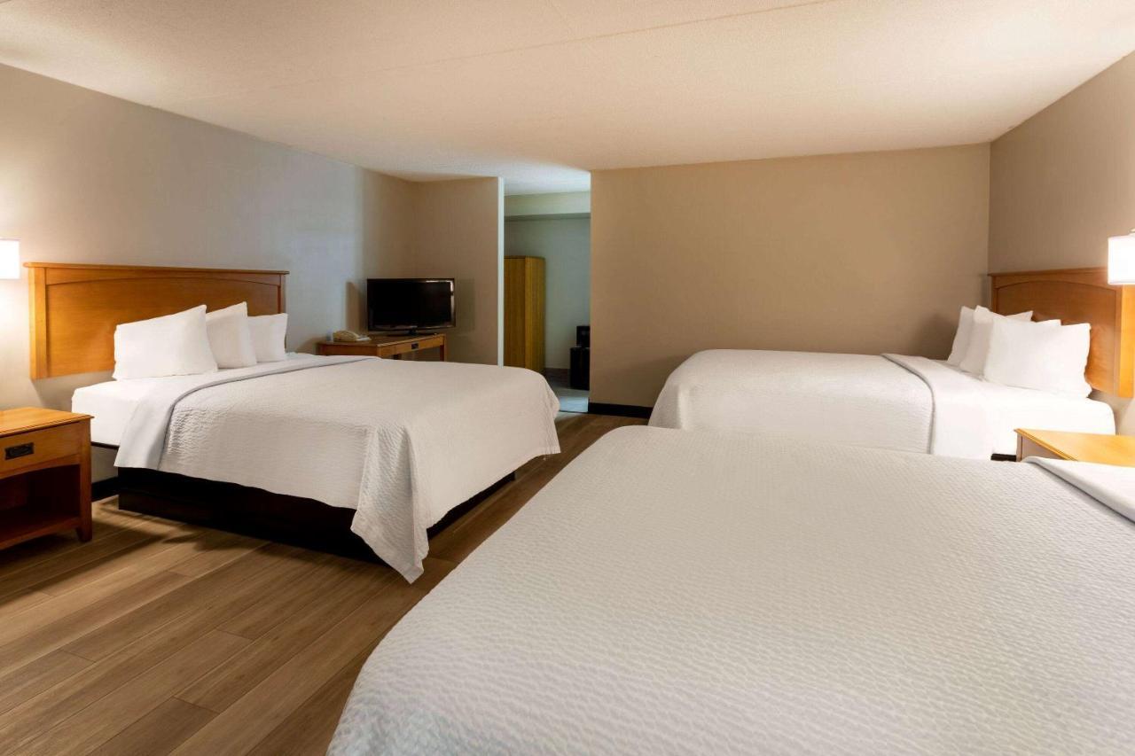 Days Inn By Wyndham Birch Run Esterno foto