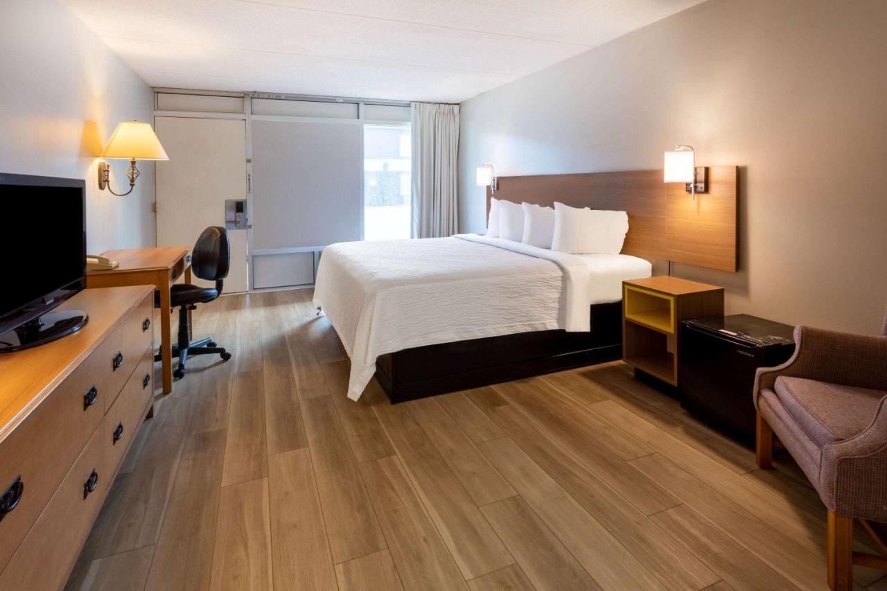 Days Inn By Wyndham Birch Run Esterno foto